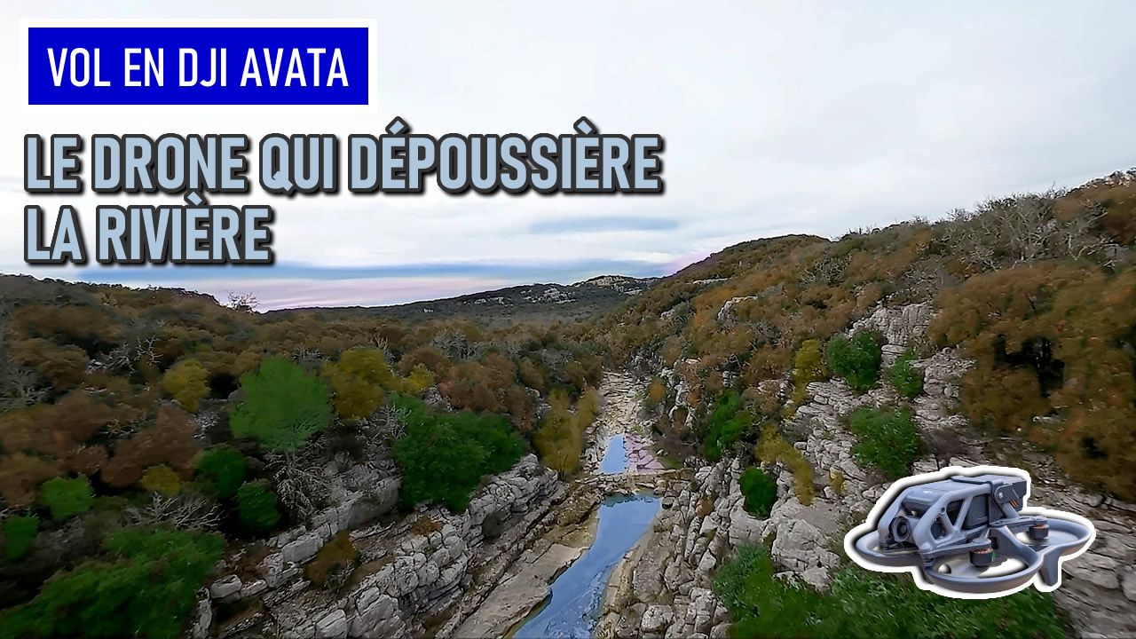 Mon drone dépoussière une rivière. Vol au dessus de l'eau Mon drone dépoussière une rivière. Vol au dessus de l'eau